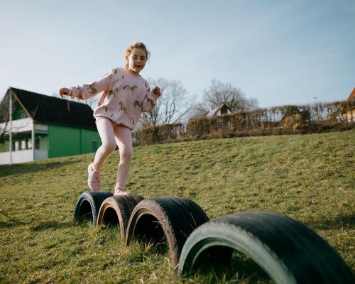 Balancieren auf dem Spielplatz