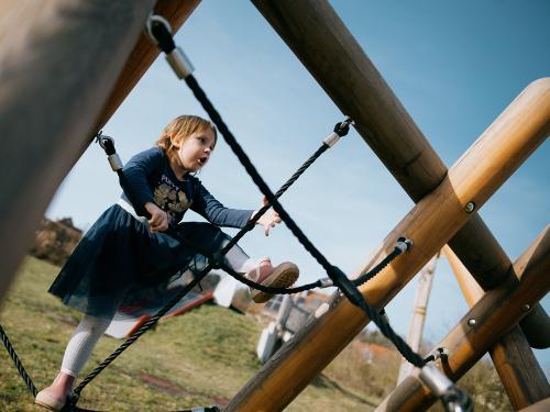 Klettergerüst auf dem Spielplatz
