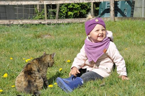 Kind und Katze