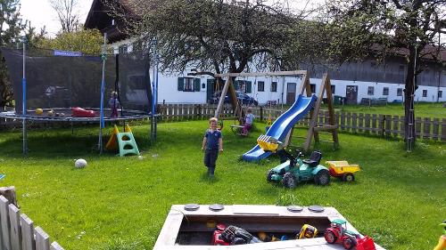 kinderspielplatzkinder