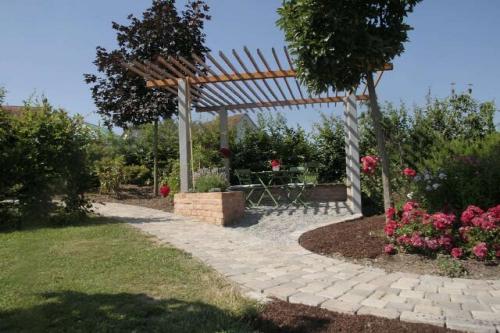 Laube im Gästegarten