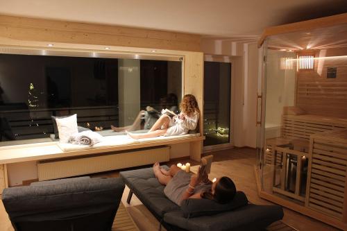 Sauna, Ruheraum, Lesefenster und Teebar