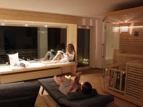 Sauna, Ruheraum, Lesefenster und Teebar