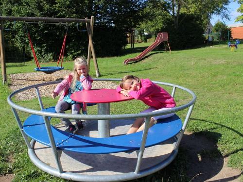 Spielplatz Ottrau 5 Gehminuten entfernt