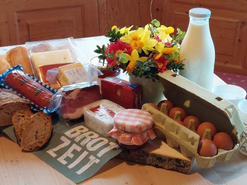 Gefüllter Kühlschrank