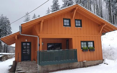 Waldhaus im Winter