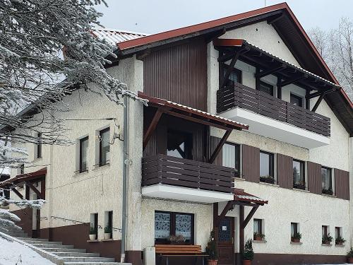 Bauernhaus im Winter