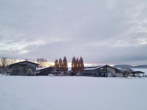 Hof im Schnee