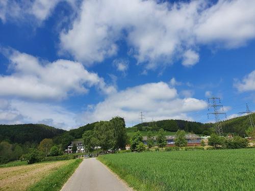 Straße zum Hof