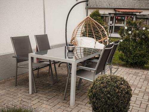 großer Gartenbereich mit Talblick großer Gartenbereich mit Talblick