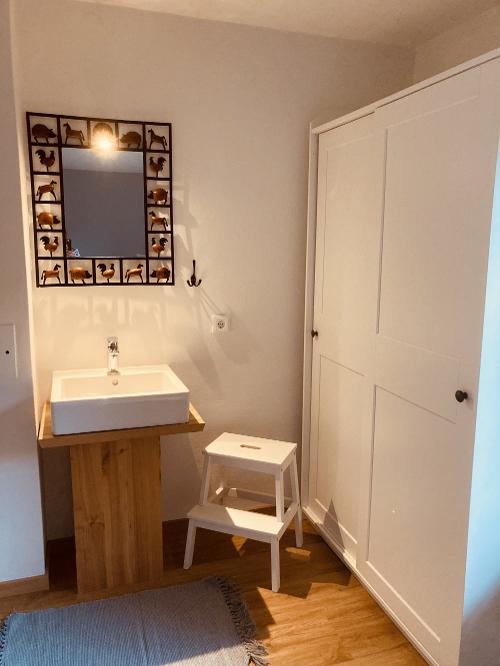 Kleine Waschmöglichkeit im "blauen Zimmer"