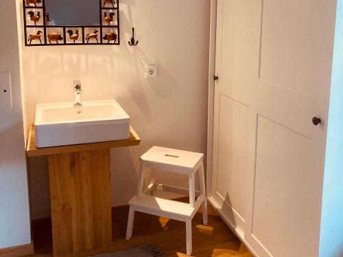 Kleine Waschmöglichkeit im "blauen Zimmer"