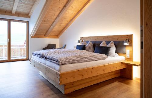 Schlafzimmer mit Südbalkon