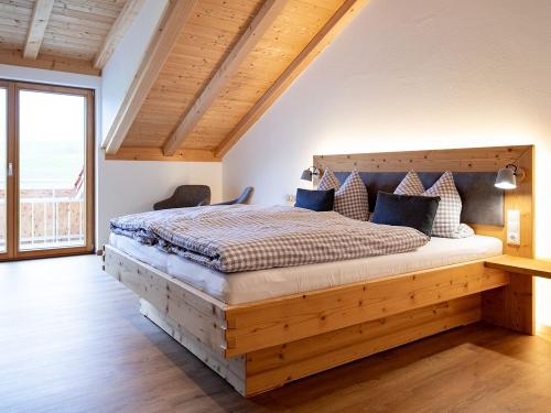 Schlafzimmer mit Südbalkon