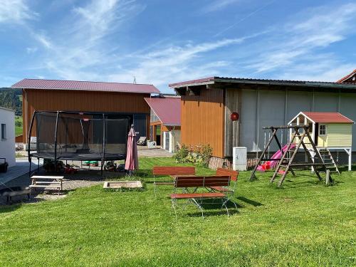 Spielplatz für die kleinen Gäste Spielplatz für die kleinen Gäste