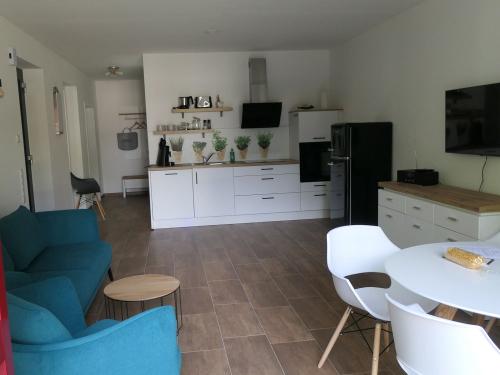 wohnkcheinderwohnung22huhnundhahn22