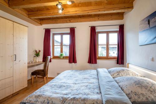 Schlafzimmer 1