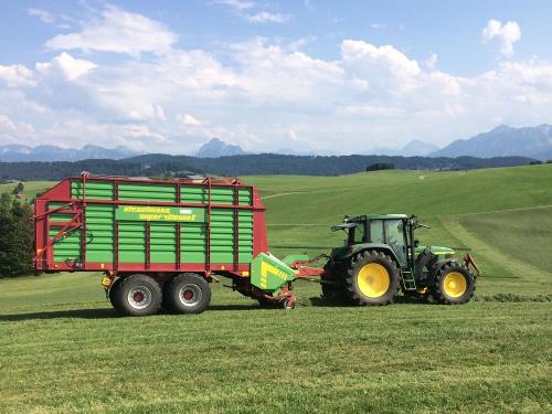 Silo einführen mit großem Ladewagen