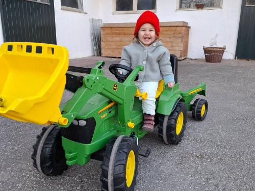 Trettraktor mit Anhänger