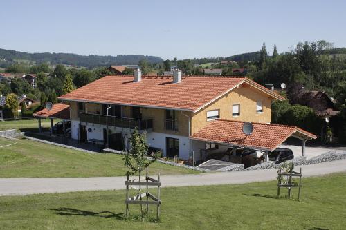 unser Neubau mit Ferienwohnung