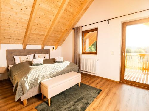 Schlafzimmer mit Balkon