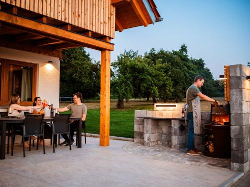 Terrasse mit Grillbereich