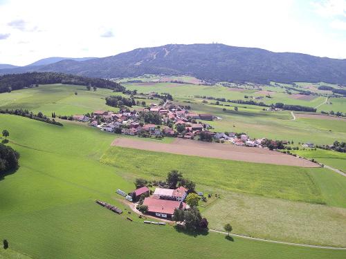 Luftbild mit Blick Richtung Hohe Bogen