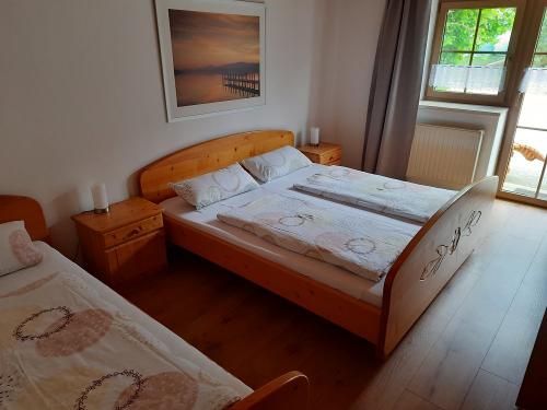 gr. Schlafzimmer mit Doppelbett + Einzelbett