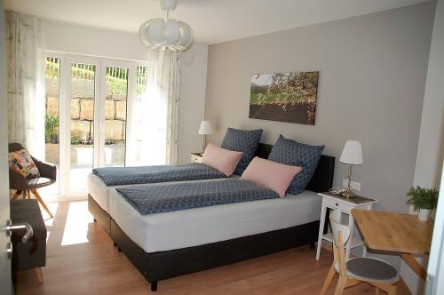 Schlafzimmer 1