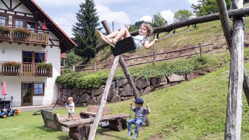 springhansenhof_schaukel