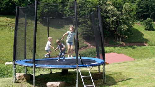 springhansenhof_trampolin