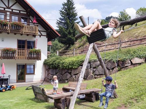 springhansenhof_schaukel