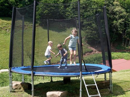 springhansenhof_trampolin