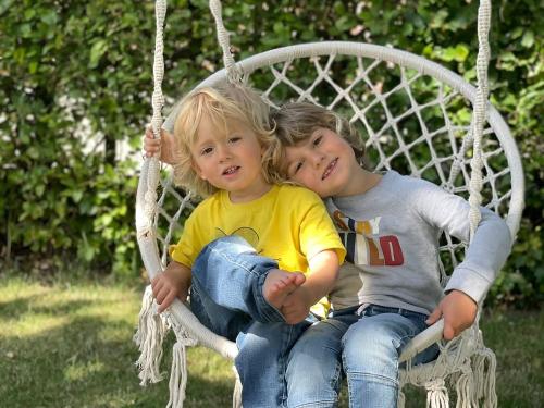 e3ed1898-d1fe-4f74-8e43-fde35f351372 e3ed1898-d1fe-4f74-8e43-fde35f351372