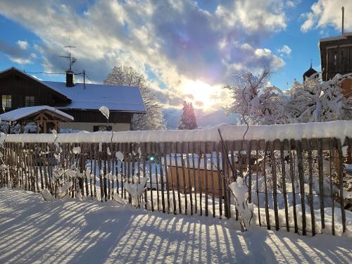 Schnee und Sonne im Winter
