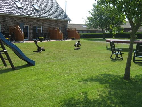 Spielplatz und Garten