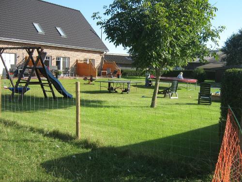 Spielplatz und Garten