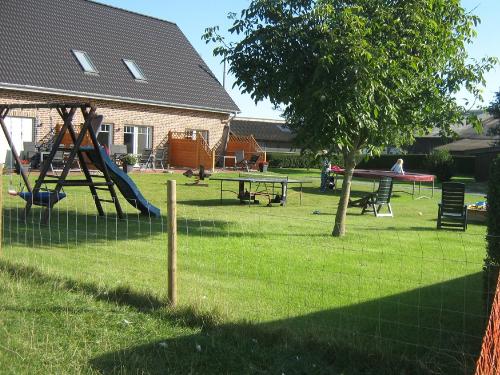Spielplatz und Garten