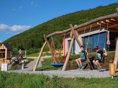 ausenbereich-spielplatz-feriehaus-weber-bauernhof-bildgalerie