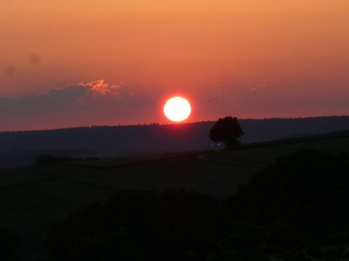 bayerischer Sonnenuntergang auf der Terrasse