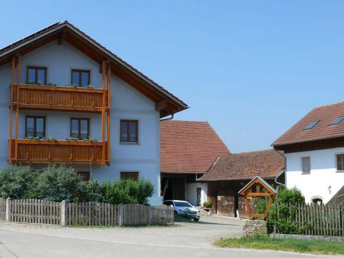 Hofblick im Frühjahr