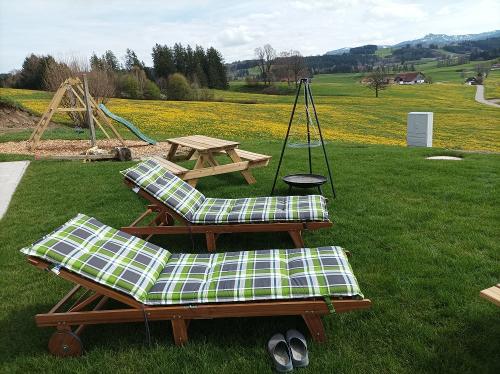 Liegewiese und Grillplatz