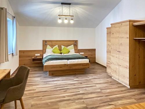 großes Elternschlafzimmer