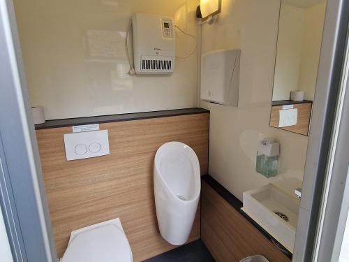 Toilette für Wohnmobilstellplatz (gegen Aufpreis) Toilette für Wohnmobilstellplatz (gegen Aufpreis)