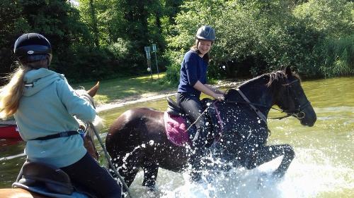 Spass beim Reiten und Baden!
