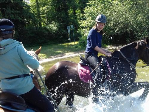 Spass beim Reiten und Baden!