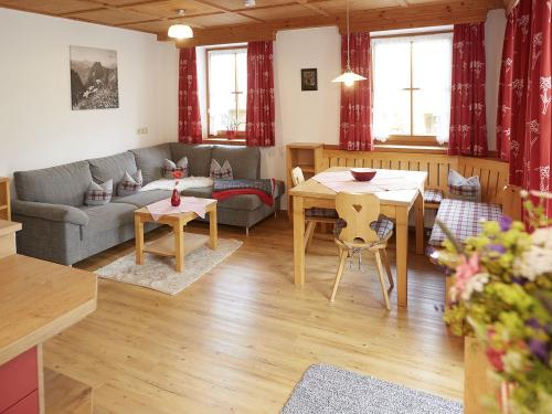 Wannenblick - Wohnraum mit gemütlicher Essecke