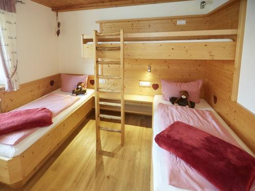Wannenblick - Kinderzimmer mit Hochbett und Leiter
