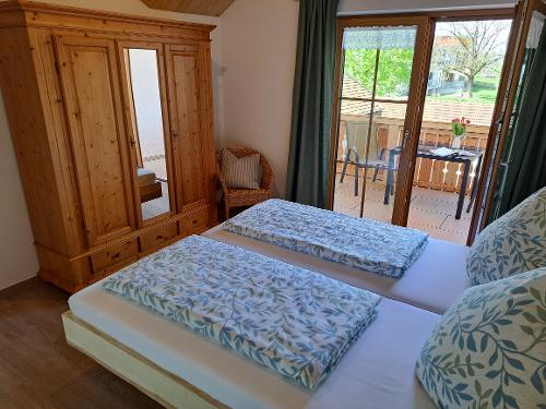 Schlafzimmer mit Westbalkon