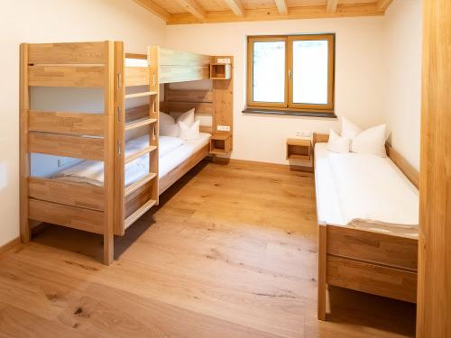 Die Kinderschlafzimmer verfügen jeweils über ein Stockbett